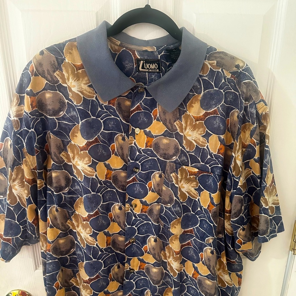 Men’s extra large, short sleeve, 100% cotton shirt
